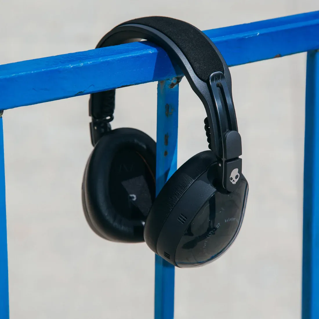 Skullcandy Aviator 900 ANC Wireless Over-Ear Bluetooth Headphones with Active Noise Cancellation, 60-Hour Battery Life, and Built-in Mic - True Black headphones thumbnail 3