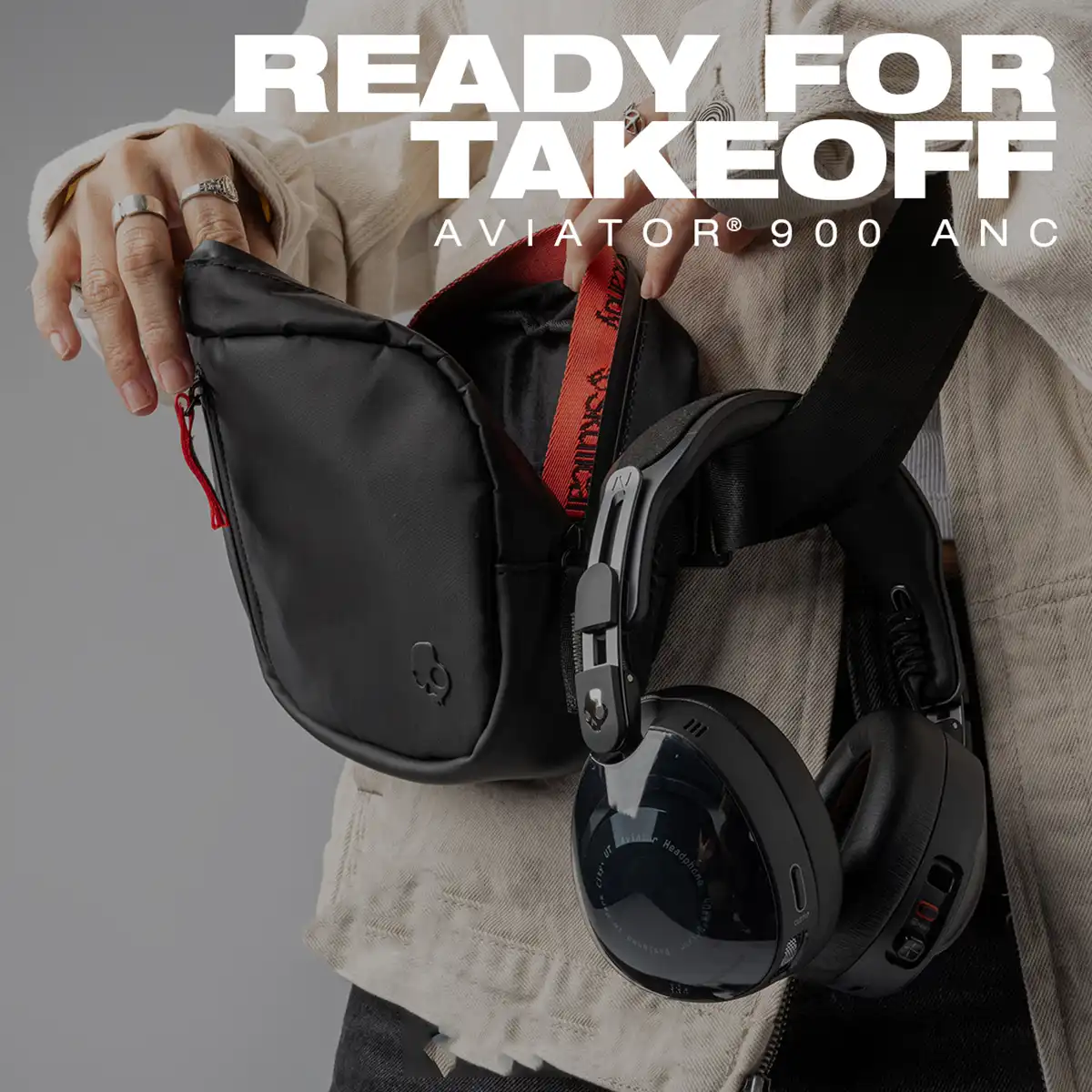 User adjusting Aviator 900 via Skullcandy App